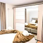 Crans Montana-snow Island Lens
