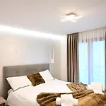 Crans Montana-snow Island アパート